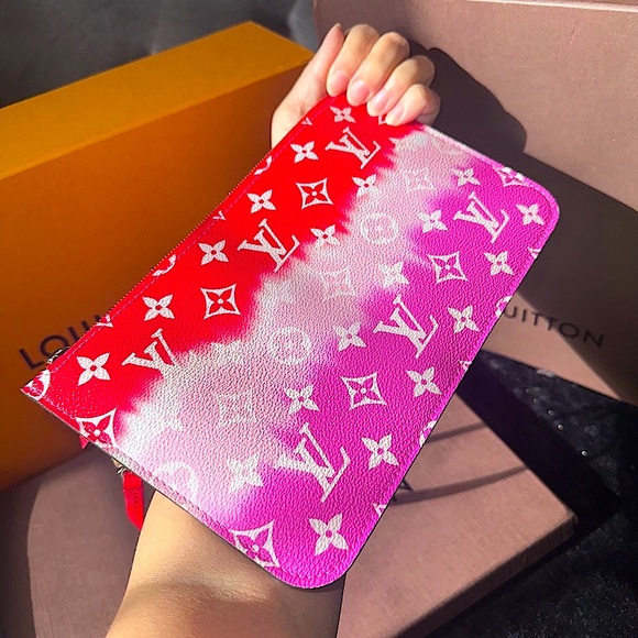 ❤️ Louis Vuitton Limited Edition Summer Escale Rouge Neverfull Wristlet Pochette - Picture 2 of 16